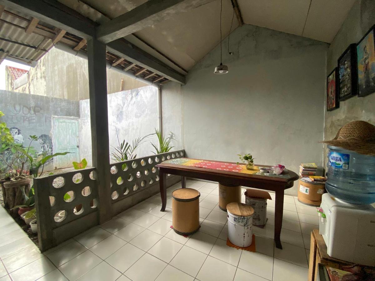 Reeneo Guesthouse Jogjakarta Buitenkant foto