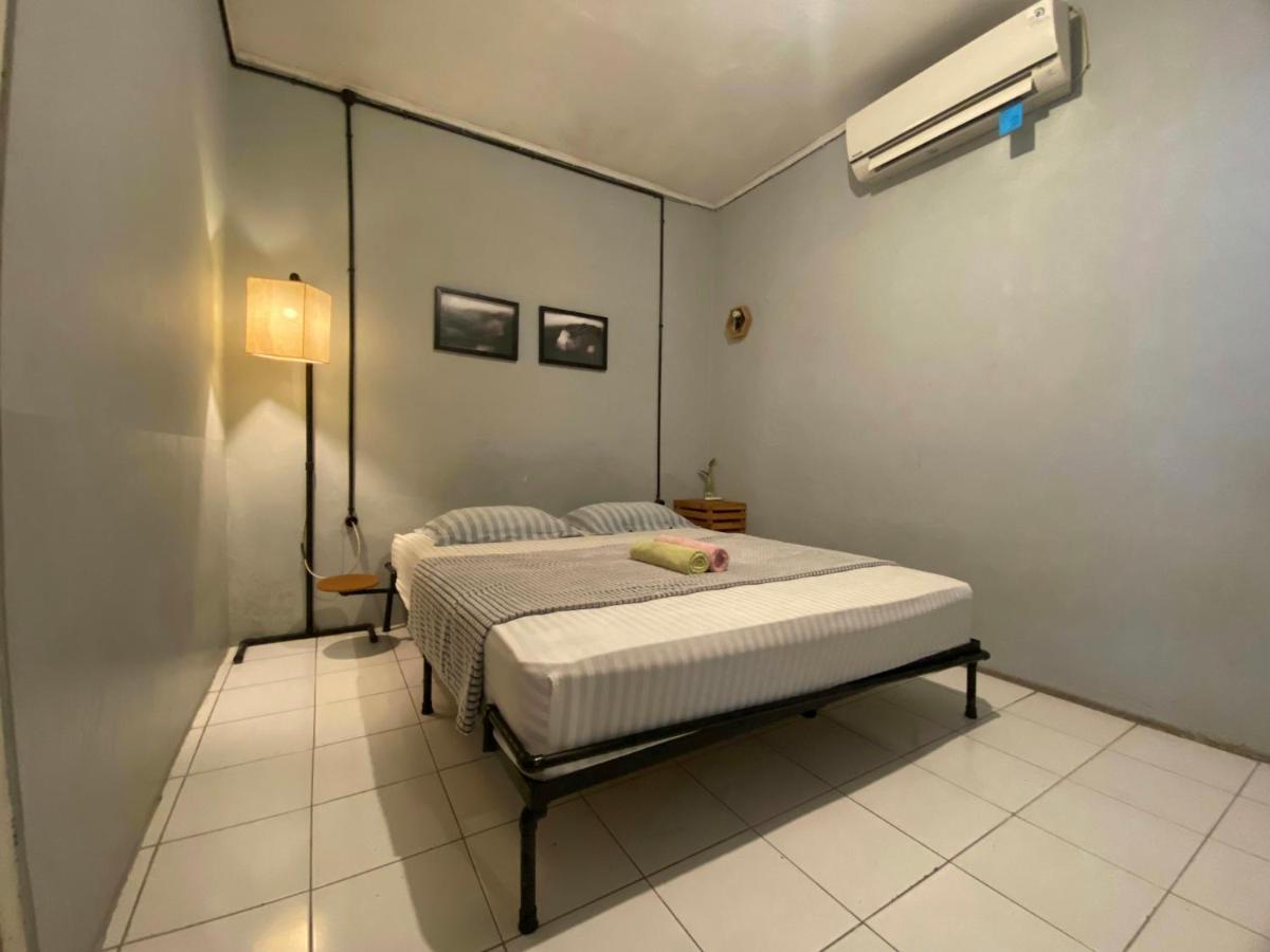 Reeneo Guesthouse Jogjakarta Buitenkant foto