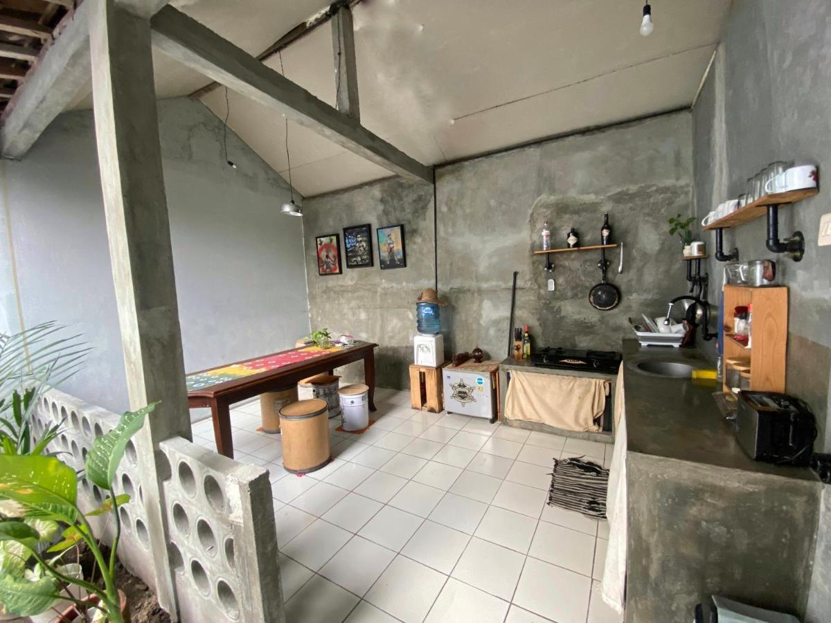 Reeneo Guesthouse Jogjakarta Buitenkant foto