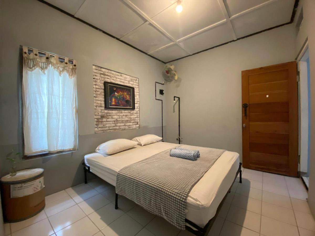 Reeneo Guesthouse Jogjakarta Buitenkant foto